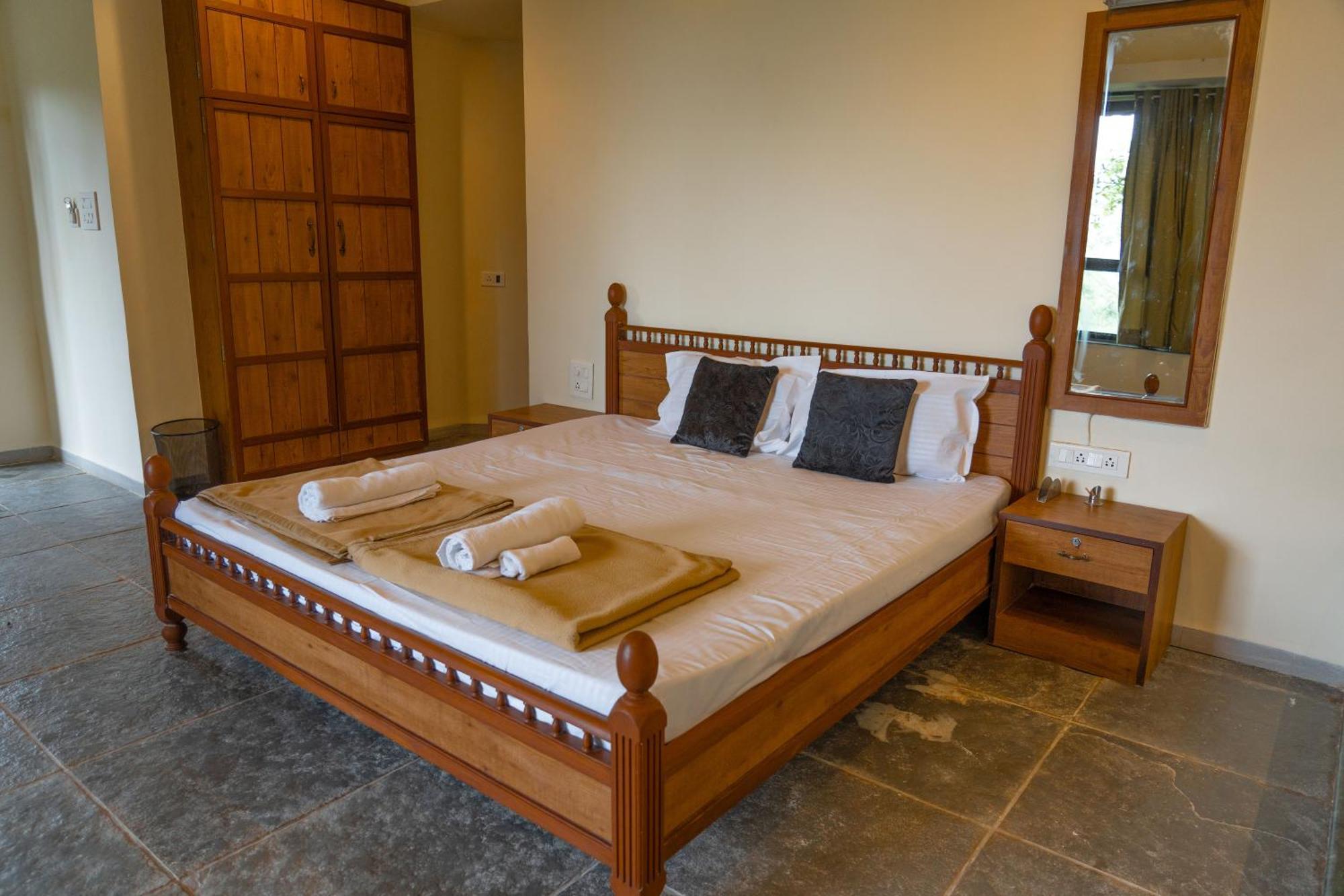 Rajlok Resorts Пуна Экстерьер фото